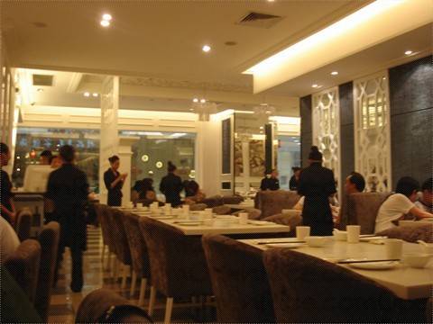 餐飲服務(wù)與配送制勝之道 三輕四勤五聲六微笑十服務(wù)，贏取顧客滿意